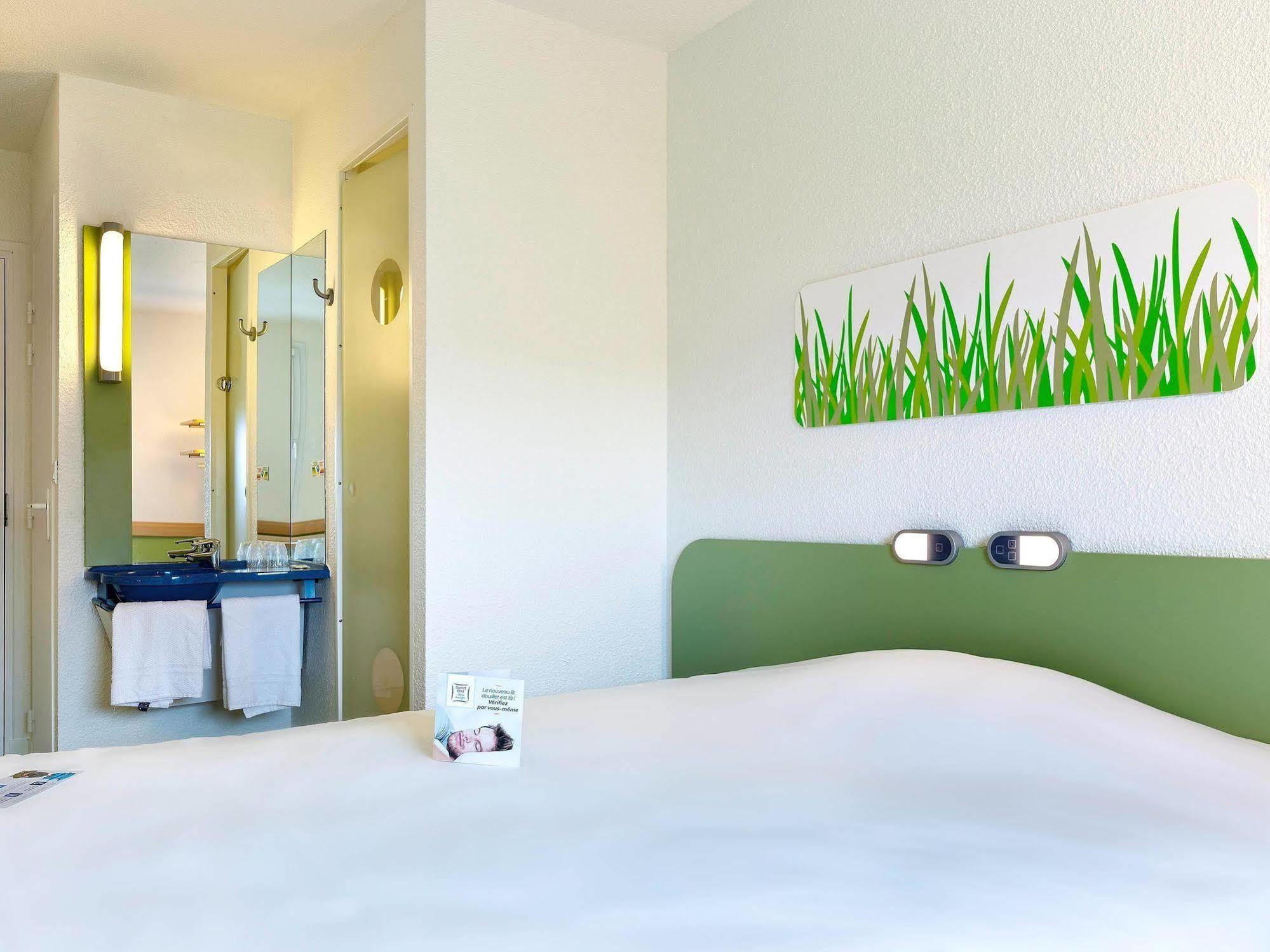 Ibis Budget La Roche Sur Yon Vendespace Mouilleron-le-Captif Exteriör bild